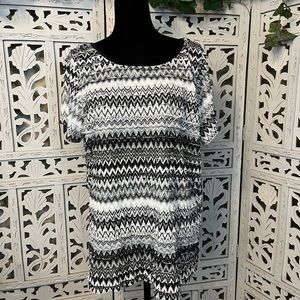 😽HOST PICK😽 NOTATIONS BLACK WHITE & GRAY RUFFLED STRETCHY SHORT SLEEVE TOP